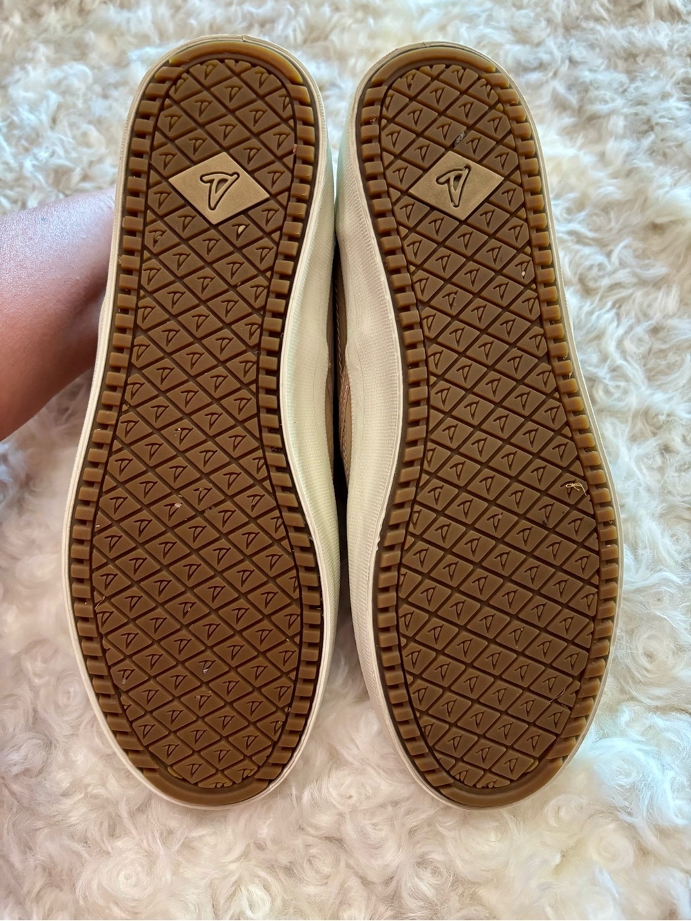 Sperry Women’s Crest Lug Tan sneaker Sherpa lined - Picture 5 of 8